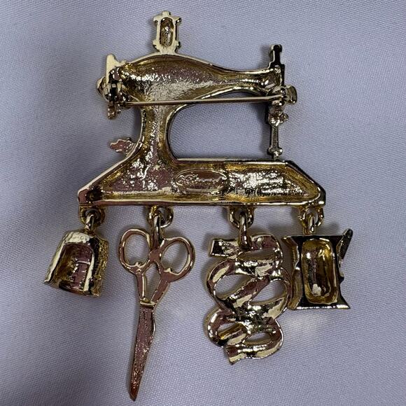 Vintage Dangle Charm Brooch Pin Lot - Sewing Machine, Hospital, House, Suitcase - Picture 5 of 10
